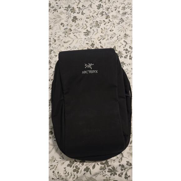 Arc'teryx Blade 28 Overnight Travel pack Corpcore Utility Travel Minimalistic - Picture 2 of 16